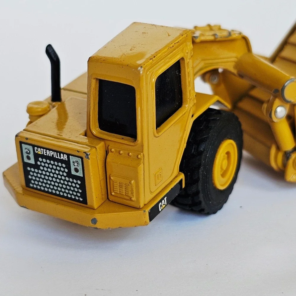 Vintage Ertl Caterpillar 613C Elevating Scraper Die-Cast‎ Construction Toy Cat